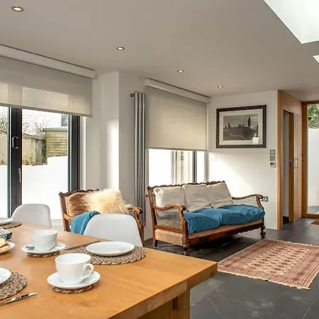 Holiday home Luxury Close To Cliffs & Surfing Beaches! *