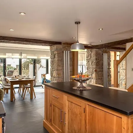 Luxury Close To Cliffs & Surfing Beaches! *